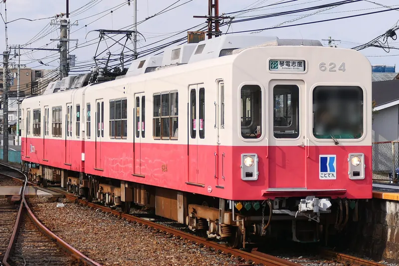 志度線の電車(行き先表示は「琴電志度」)