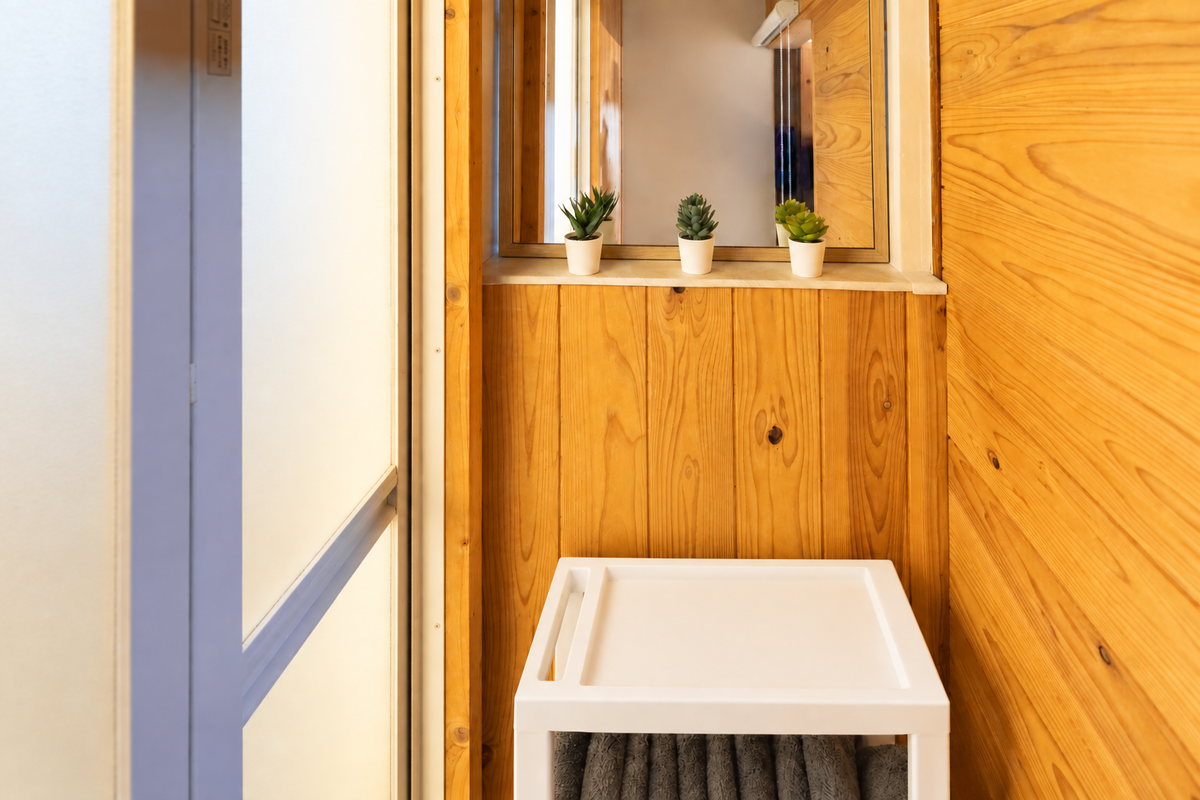 The washbasin and washing machine